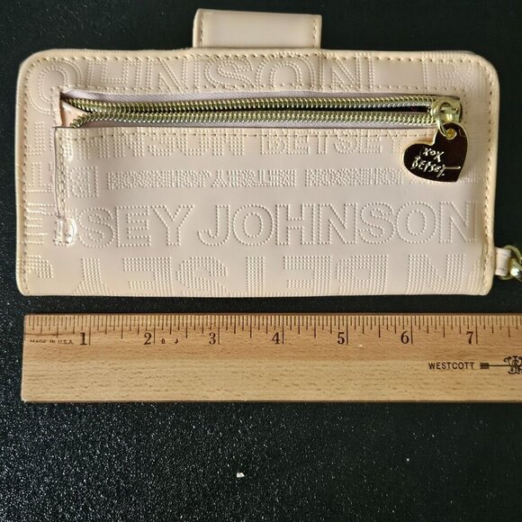 Betsey Johnson Blush Celly Embossed Wallet Wristlet Heart Gem & Chain Strap - Picture 11 of 14